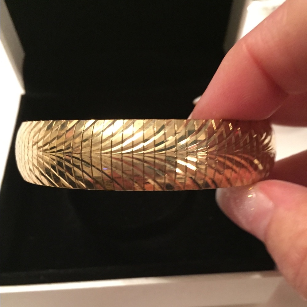Gold Diamond Cut Bangle